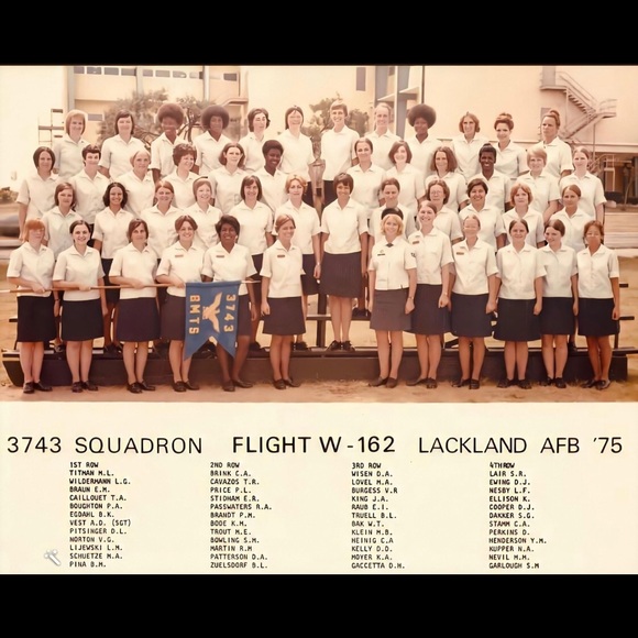 Meet your Posher-Rosa - Picture 16 of 16